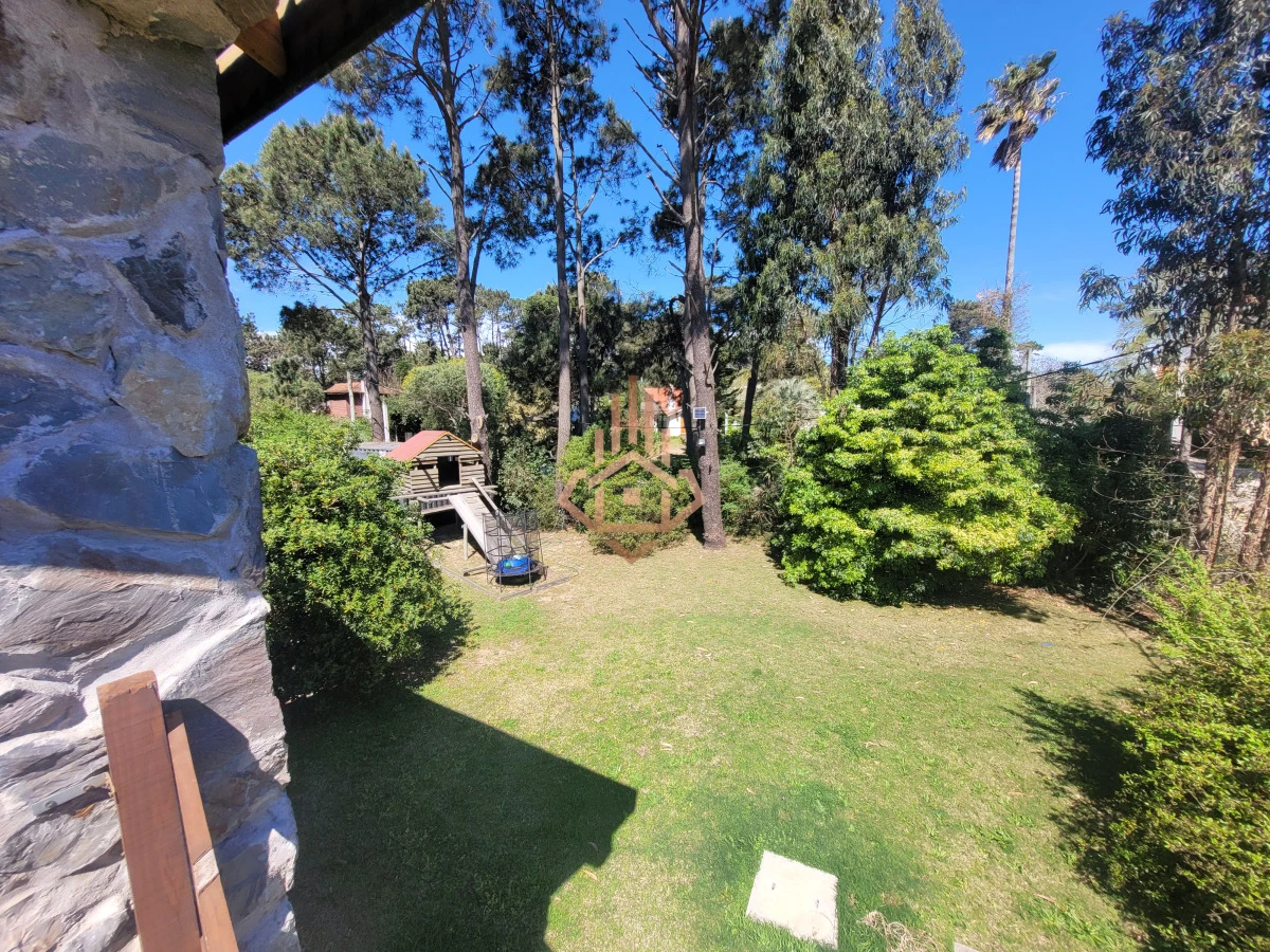 Venta de casa en Pinares terreno esquinero con gran potencial