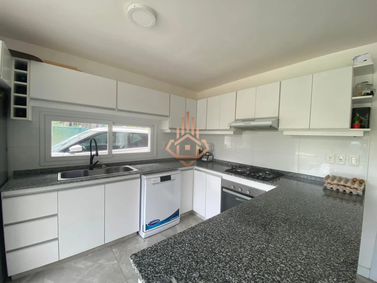 Alquiler de Temporada casa de 3 dormitorios en Punta del Este con Pisicna,