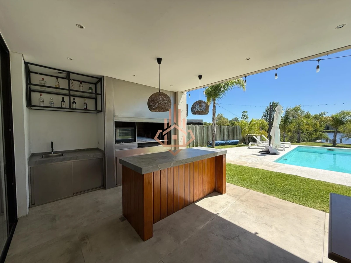 Venta de Espectacular Casa de 4 Dormitorios en Viñedos de la Tahona