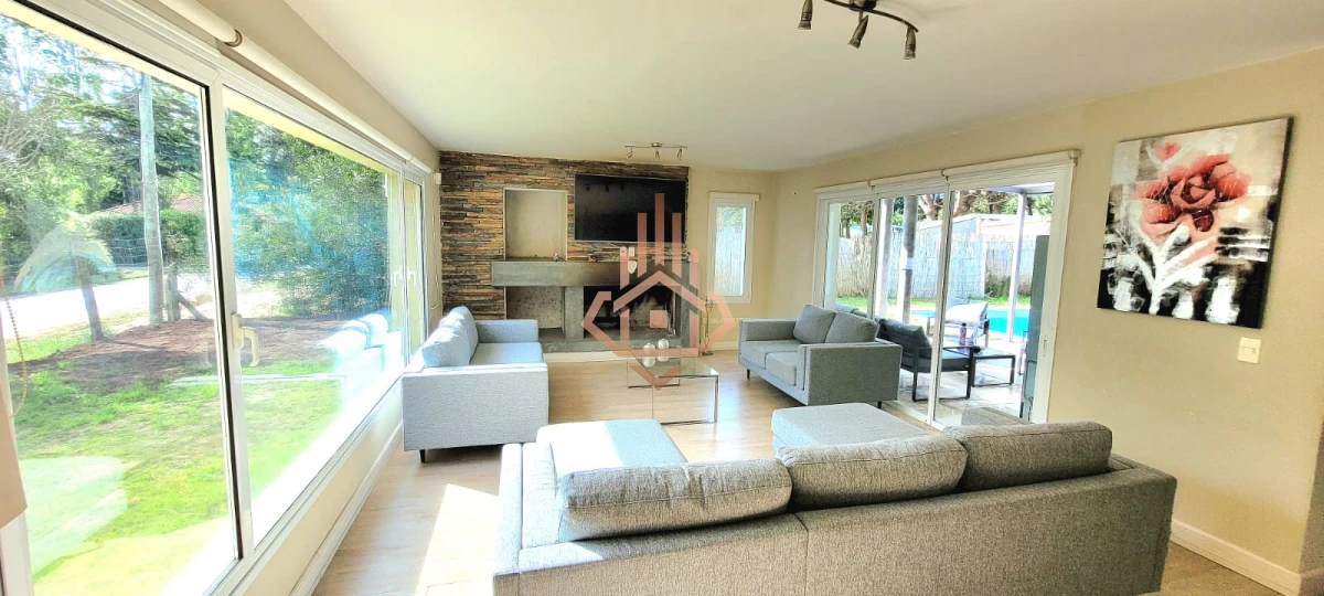 Casa Moderna con Piscina