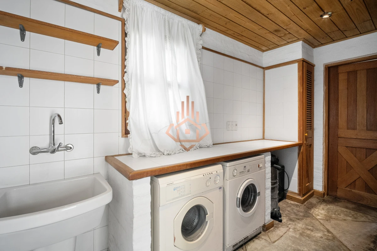 Venta de casa de lujo “La Esmeralda” Pinares, Parque Burnett