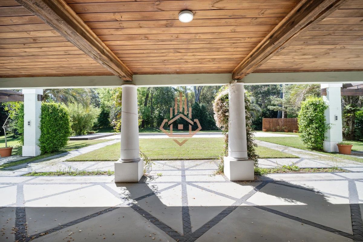 Venta de casa de lujo “La Esmeralda” Pinares, Parque Burnett