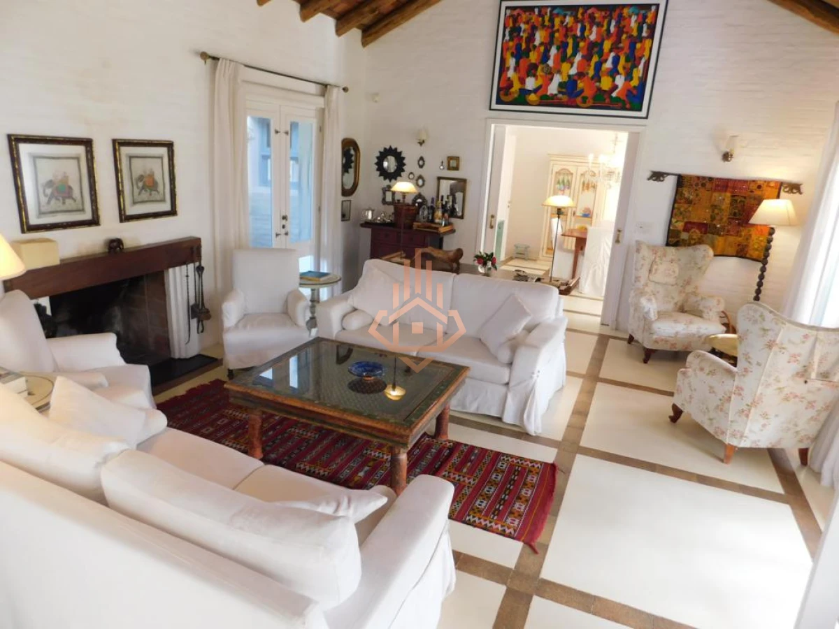 Casa en Montoya de 4 dormitorios y piscina, A pasos del Mar