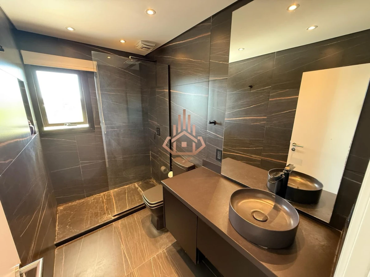 Venta de Espectacular Casa de 4 Dormitorios en Viñedos de la Tahona