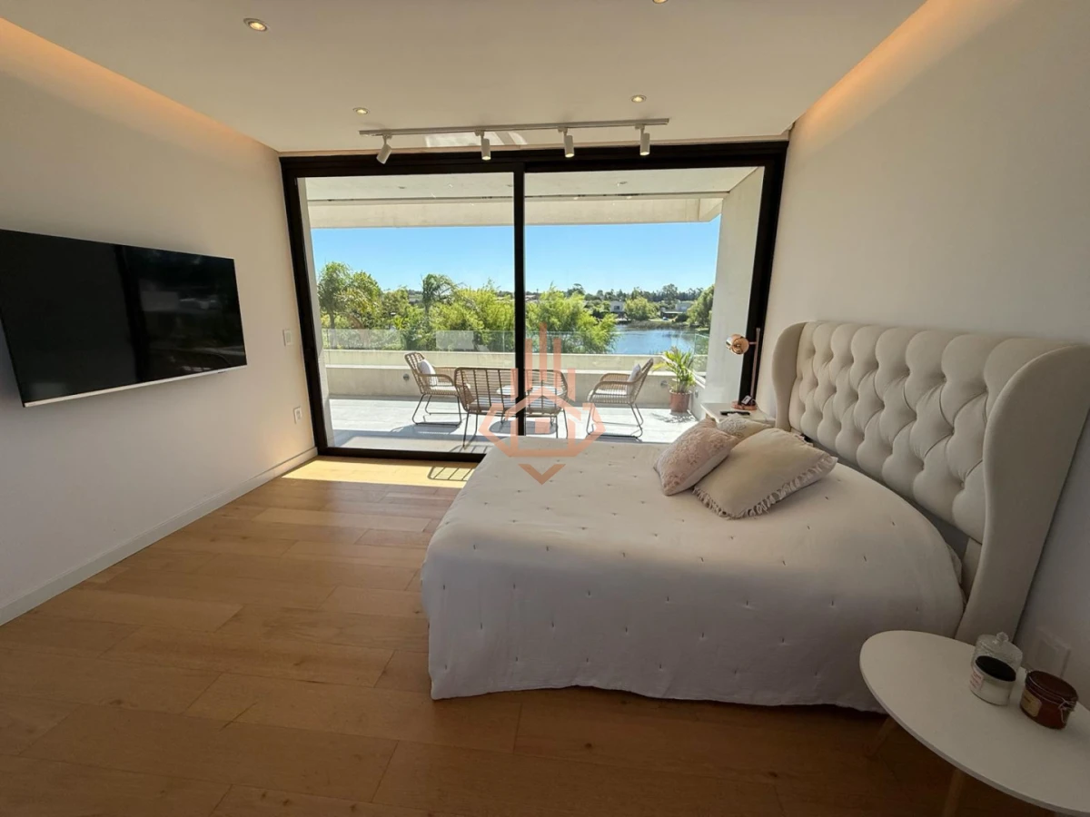 Venta de Espectacular Casa de 4 Dormitorios en Viñedos de la Tahona