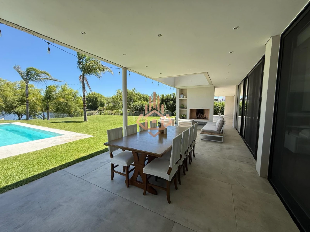 Venta de Espectacular Casa de 4 Dormitorios en Viñedos de la Tahona