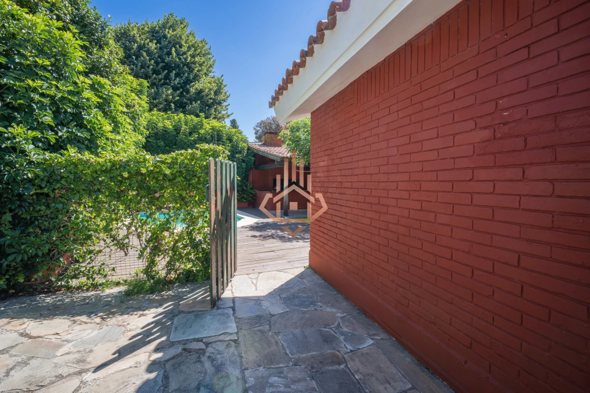 Casa en venta en B. Cantegril, zona de colegios entorno residencial