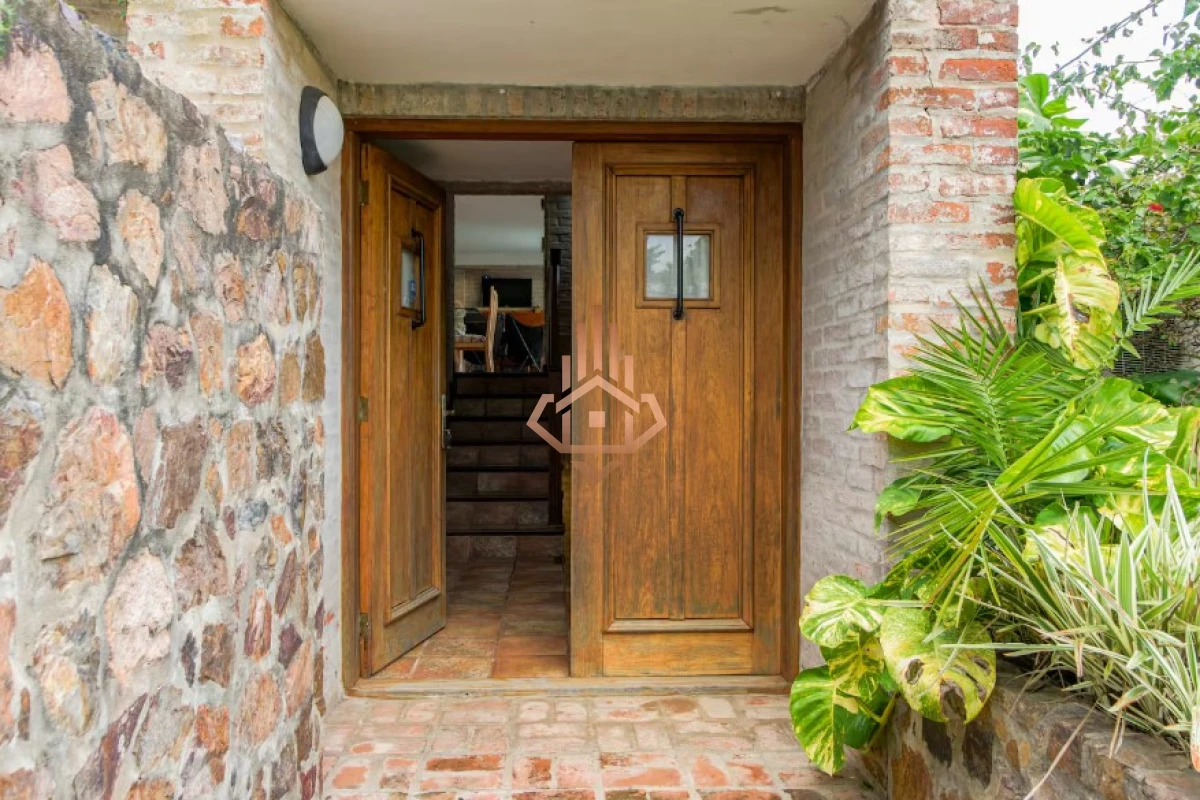 Alquiler de temporada - Casa en Punta Ballena con vista a la bahía de Portezuelo