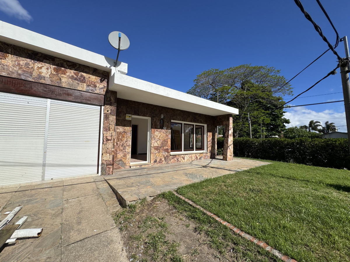 Imagen de Venta Casa de 2 dormitorios cerca de playa mansa y servicios. 