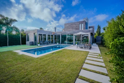 Casa de 4 dormitorios en Barrio Privado La Residence