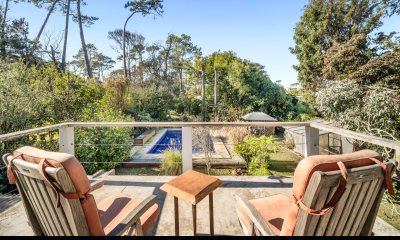 Casa en Venta en Playa Mansa P33 con 4 dormitorios (3 en suite) y 4 baños, Piscina y gran terreno a escasos 50mts del mar.