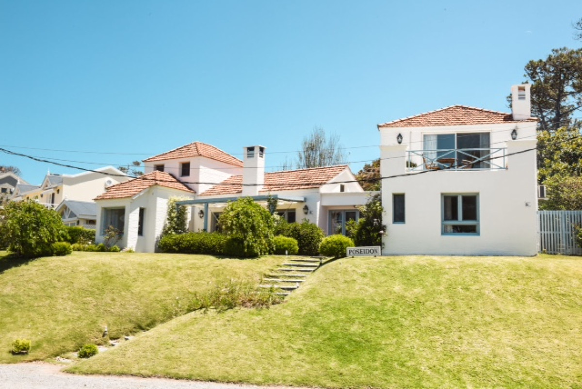 Casa en Montoya de 4 dormitorios y piscina, A pasos del Mar