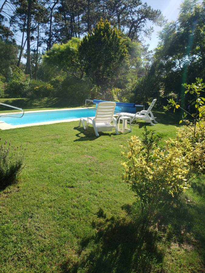 VENTA DE CASA DE 3 DORMITORIOS, PISCINA, EN MARLY, PUNTA DEL ESTE