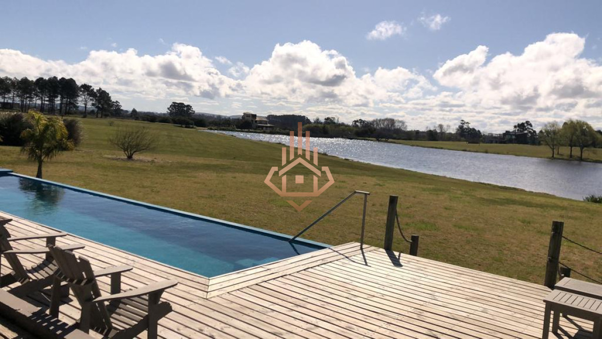 Venta de Hermosa Casa en El Quijote Chacra - LUX463H