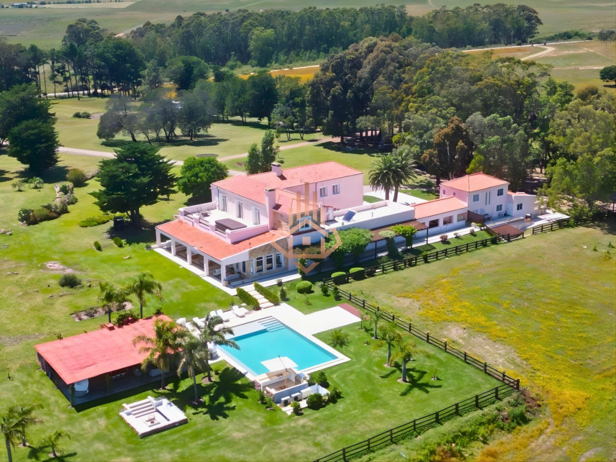 Estancia LQ - 50 hectáreas de privacidad absoluta con helipuerto en Laguna del Sauce - LUX21099975H