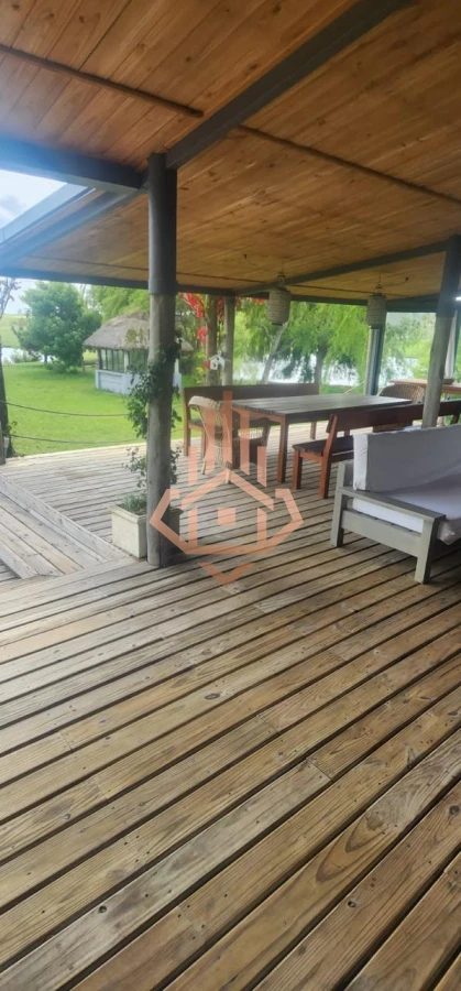 Venta de Hermosa Casa en El Quijote Chacra