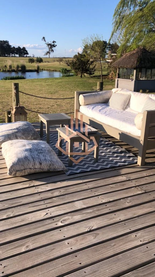 Venta de Hermosa Casa en El Quijote Chacra