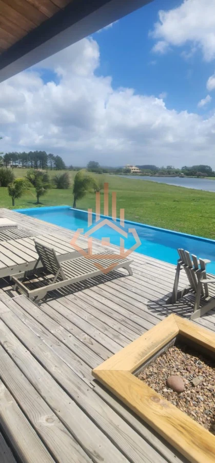 Venta de Hermosa Casa en El Quijote Chacra