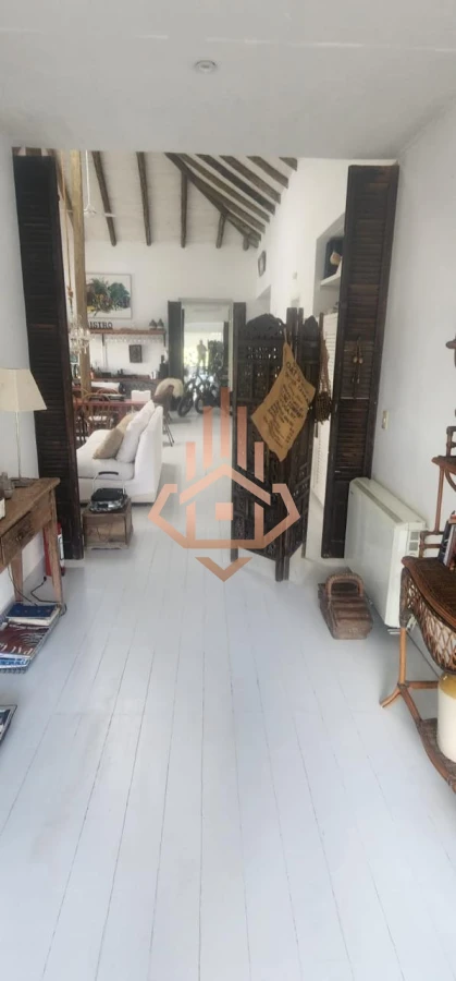 Venta de Hermosa Casa en El Quijote Chacra