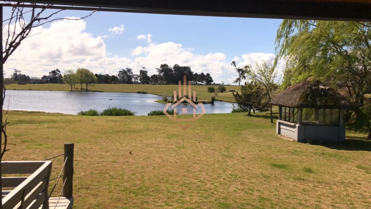 Venta de Hermosa Casa en El Quijote Chacra