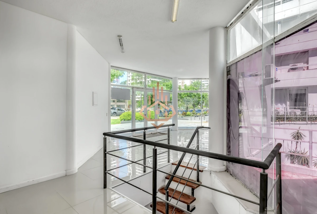 Venta Alquliler Anual local comercial en Roosevelt