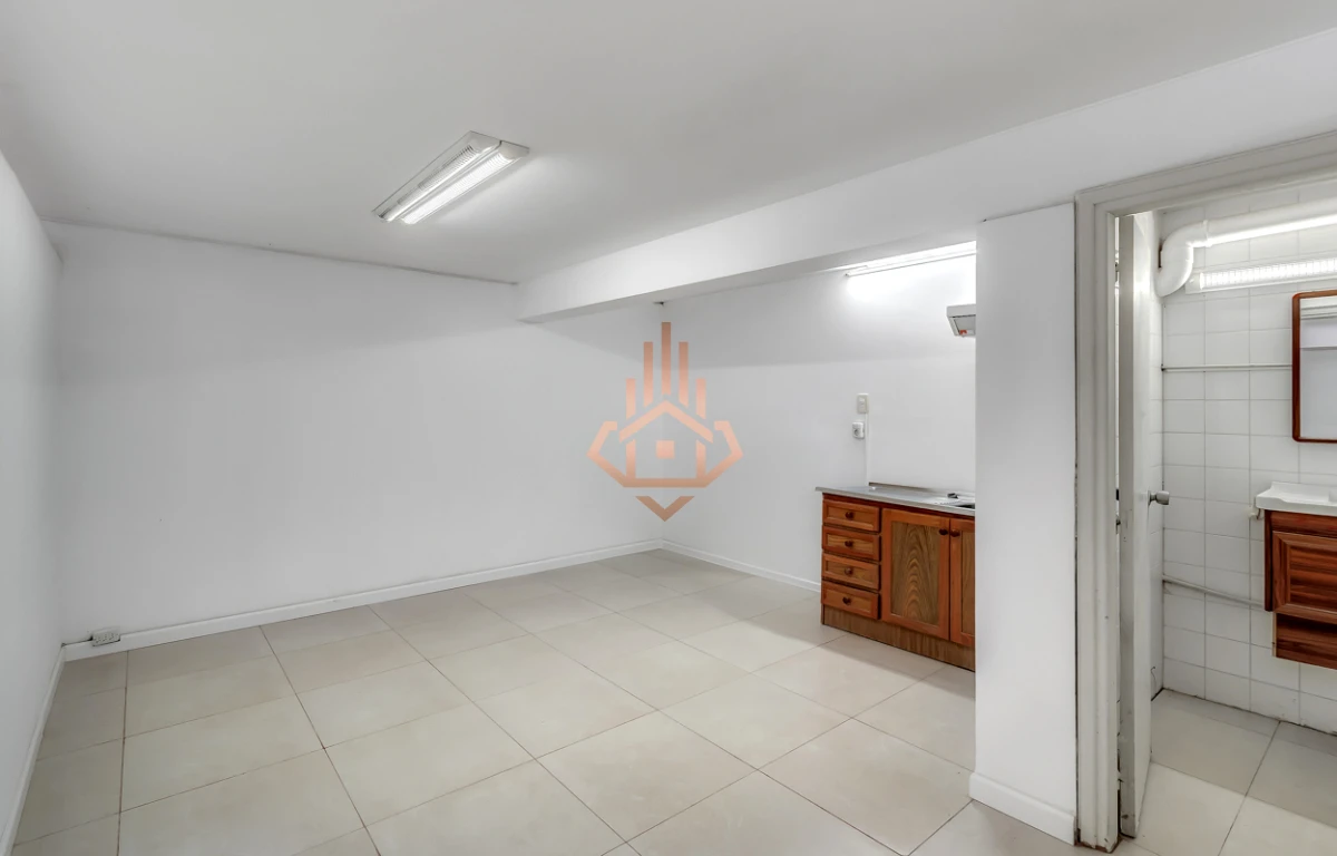 Venta Alquliler Anual local comercial en Roosevelt