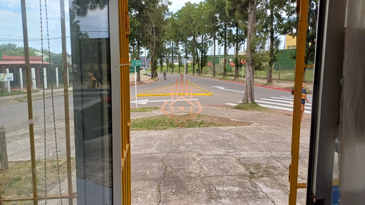 Alquiler de local en esquina muy concurrida en Brio Biarritz