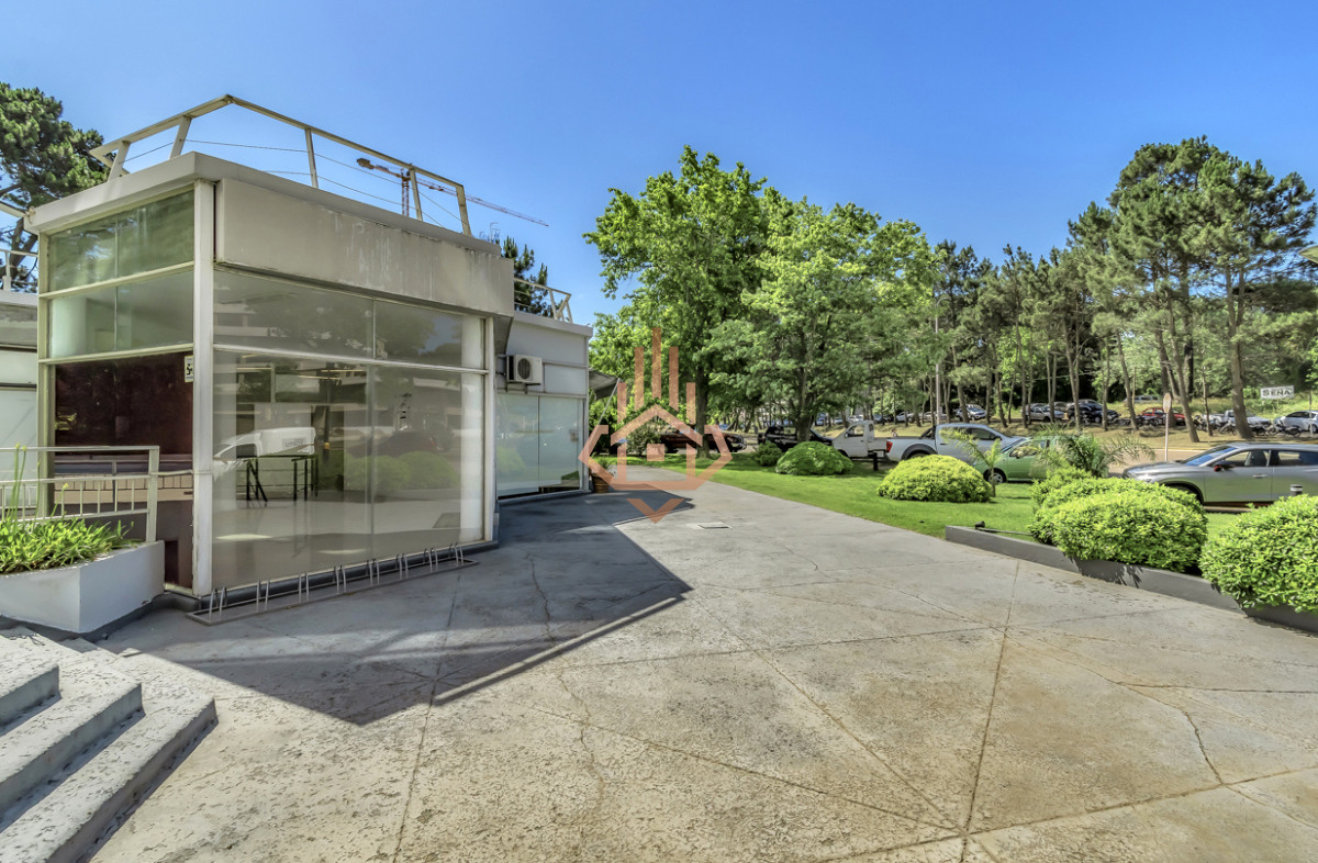 Venta Alquliler Anual local comercial en Roosevelt