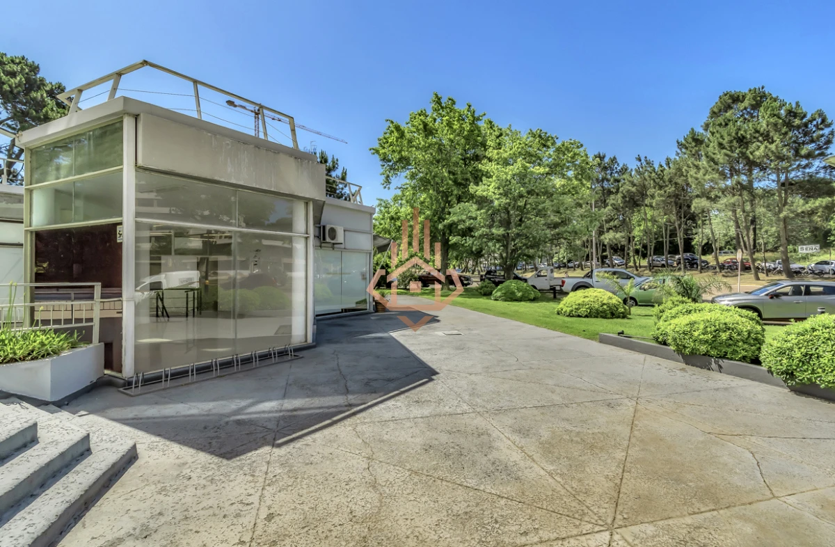 Venta Alquliler Anual local comercial en Roosevelt