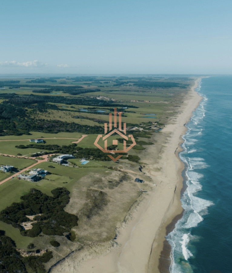 Construi frente al mar. Lote 2000 m2 en Venta. Inversión y calidad de vida asegurada. - LUX21099393T