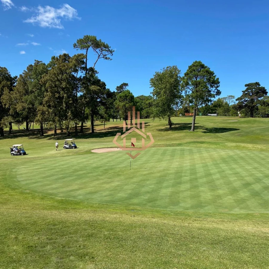 Venta de Espectacular terreno en la zona exclusiva de Golf en Punta del Este
