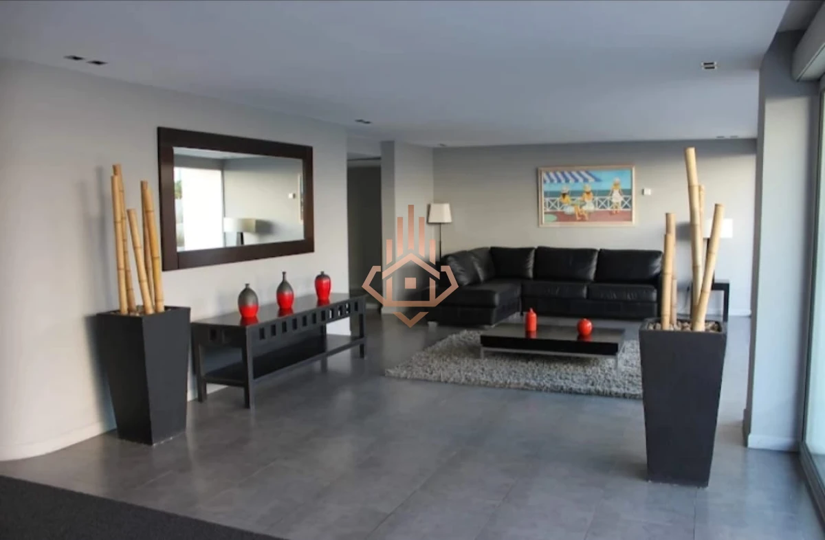 Apartamento con garage y balcón en la Peninsula