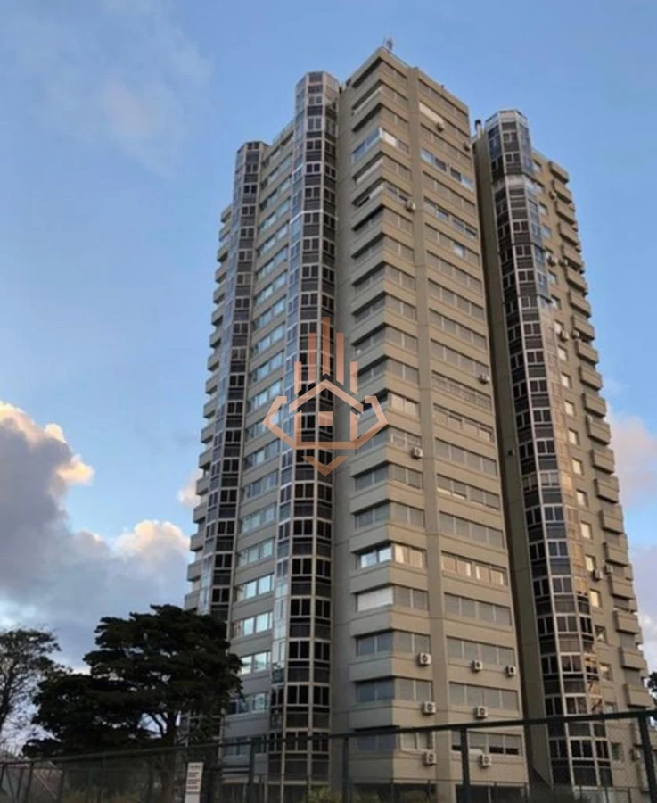 Venta Apartamento 3 dormitorios más dependencia sobre Roosevelt