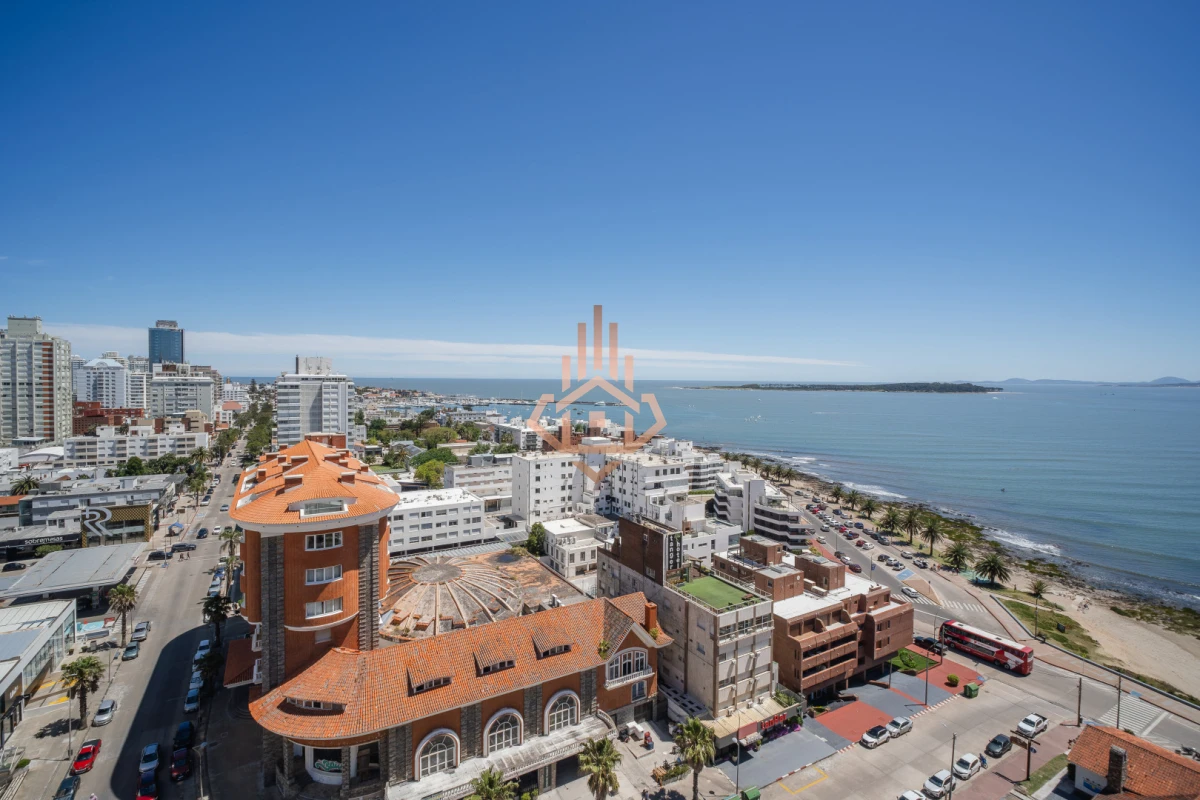 Apartamento en el icónico Torreón, con vista y ubicación excepcional