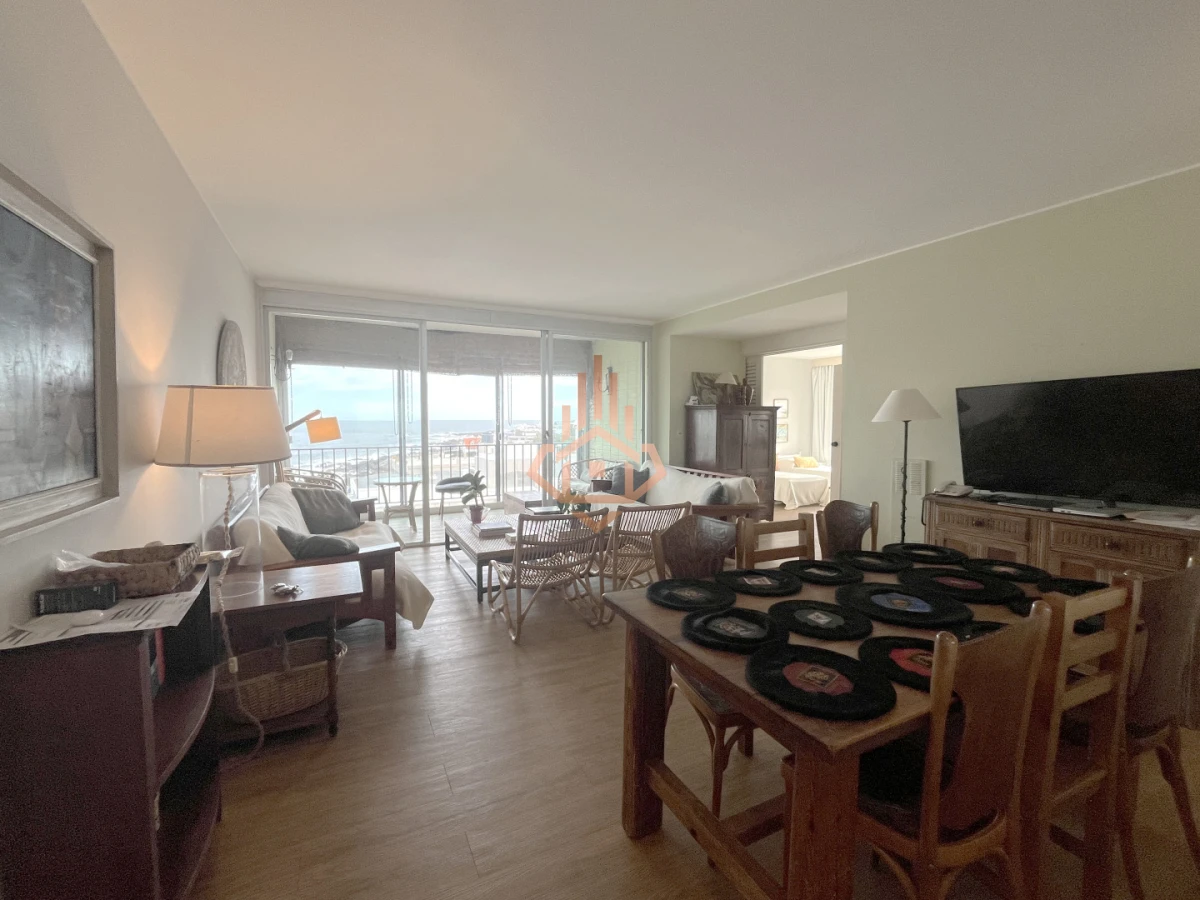 Espectacular apartamento con vista a la Brava, al atardecer y al Faro de Punta del Este - Foto 1