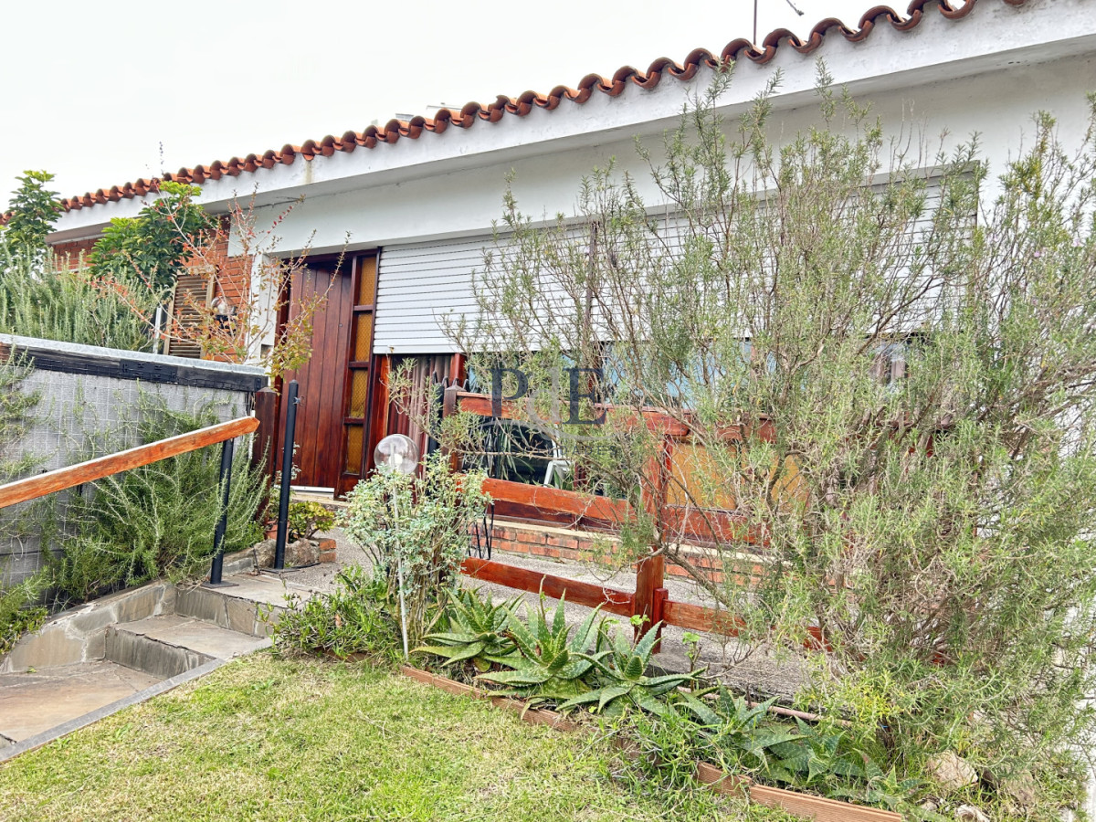 Casa en Maldonado, Maldonado. 2 dormitorios, terreno de 600 m² - Imagen 2