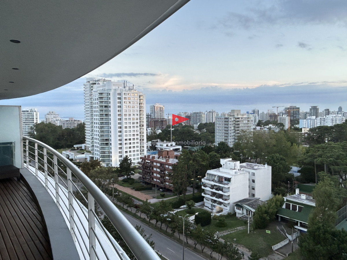 Apartamento ID.252 - Apartamento en venta 2 dorm en torre tressesenta Punta del Este 