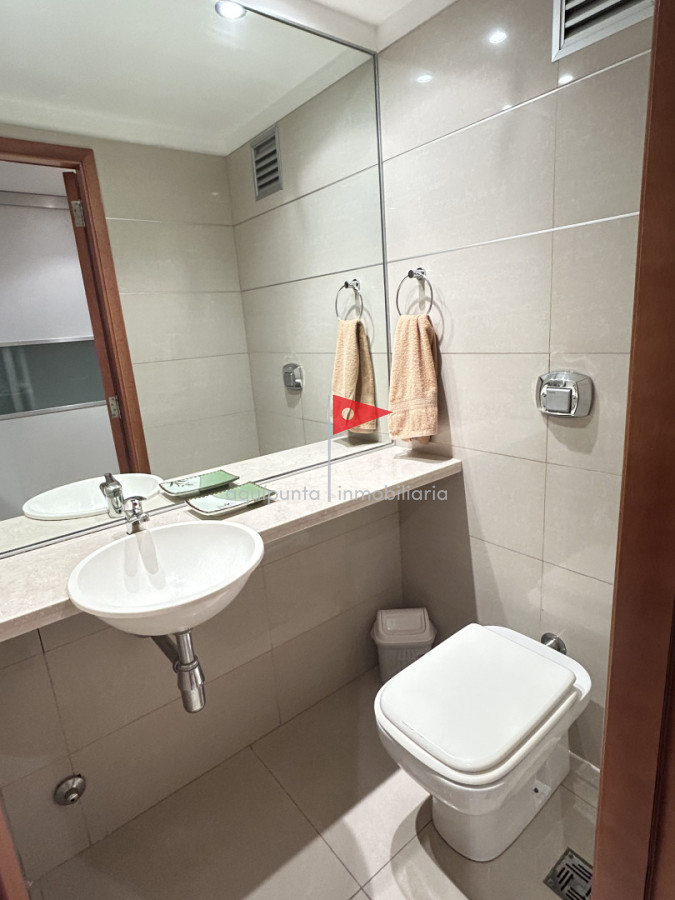 Apartamento ID.252 - Apartamento en venta 2 dorm en torre tressesenta Punta del Este 