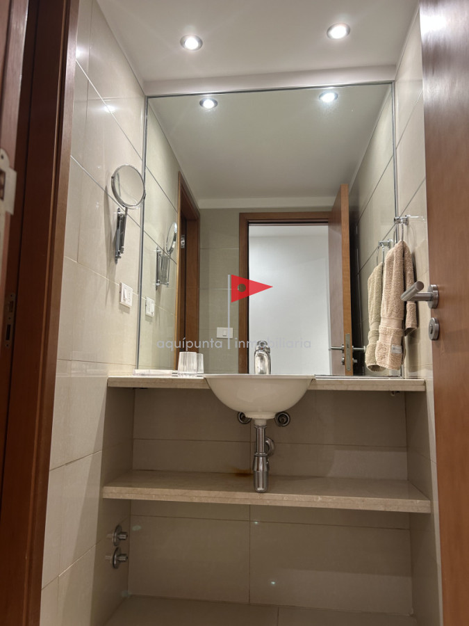 Apartamento ID.252 - Apartamento en venta 2 dorm en torre tressesenta Punta del Este 