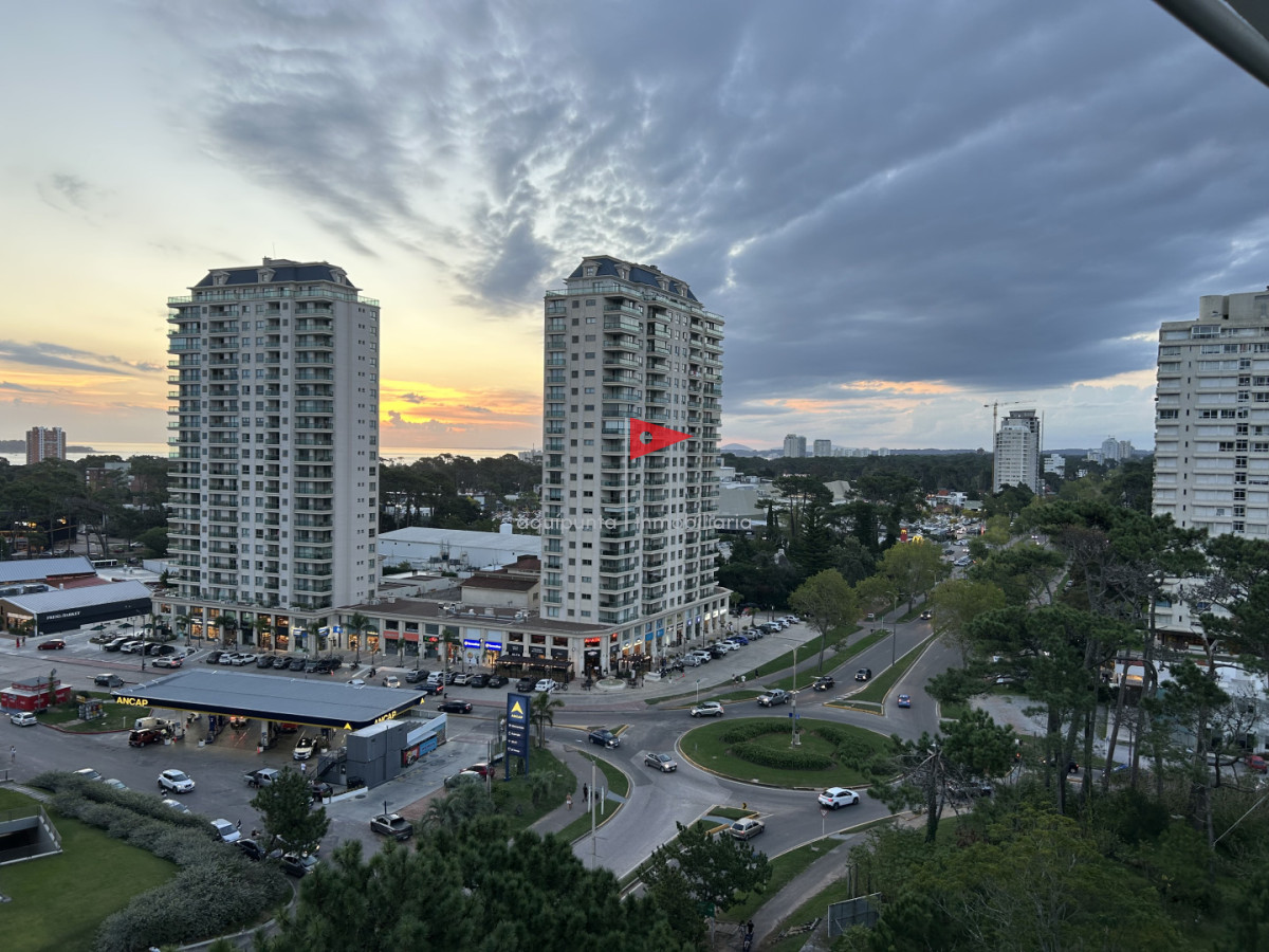Apartamento ID.252 - Apartamento en venta 2 dorm en torre tressesenta Punta del Este 
