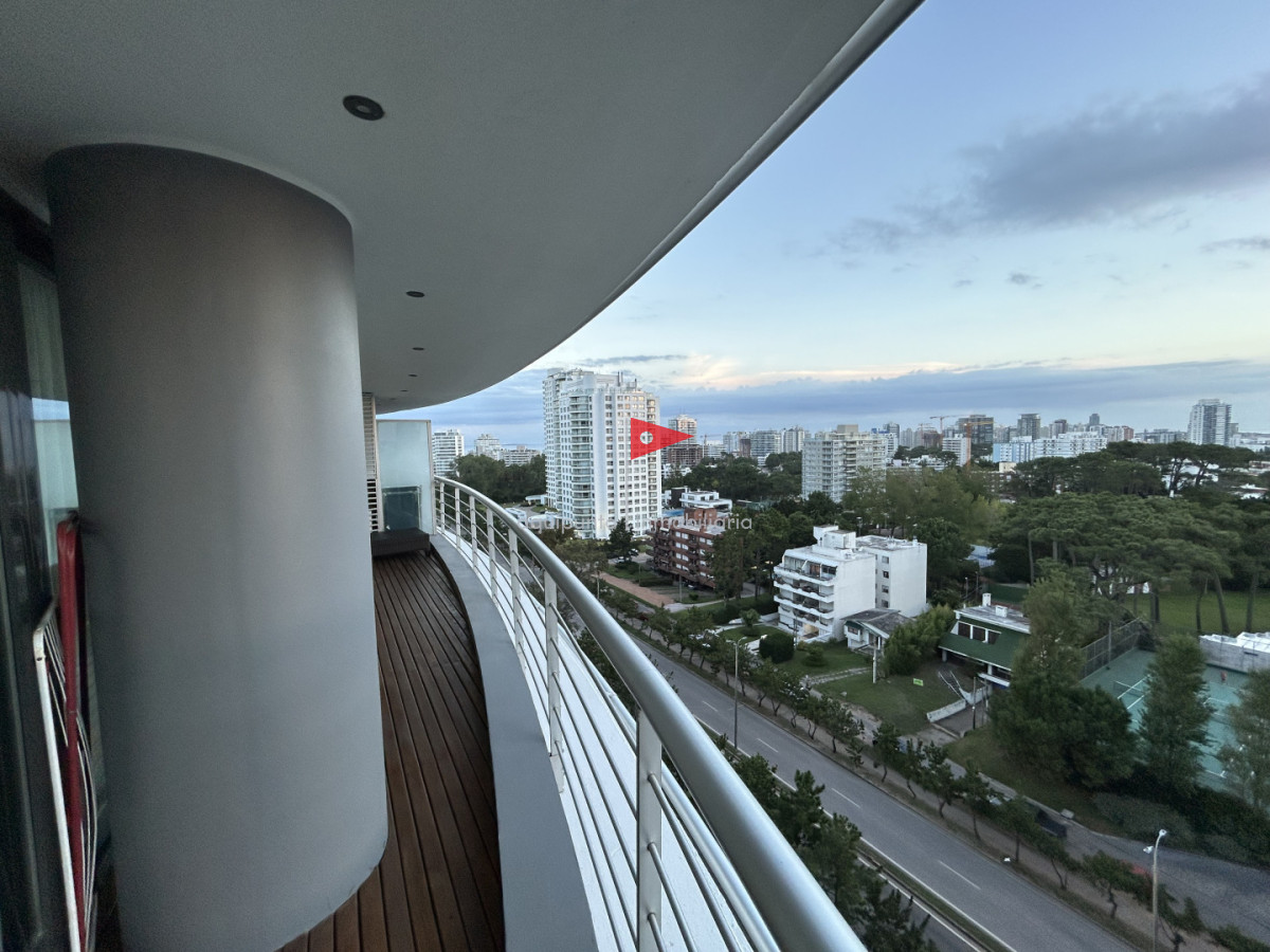 Apartamento ID.252 - Apartamento en venta 2 dorm en torre tressesenta Punta del Este 