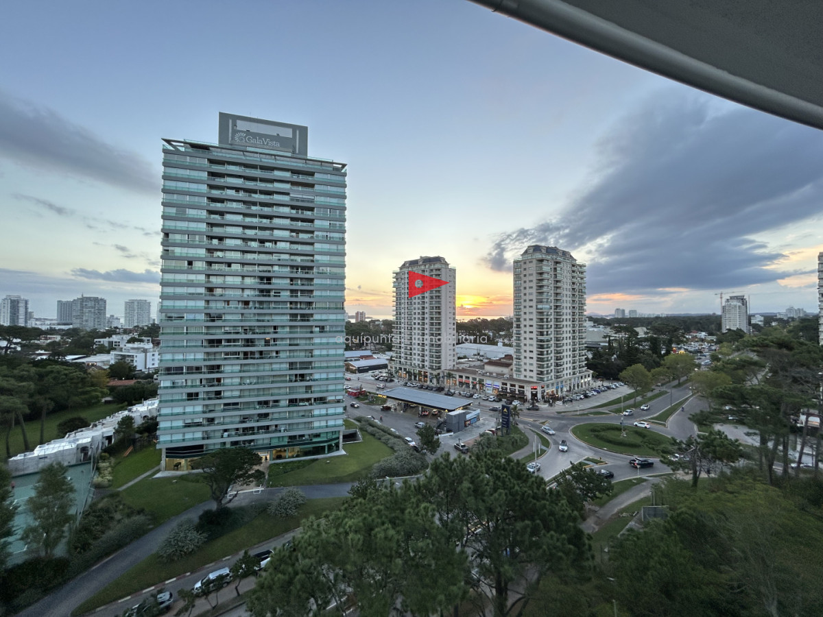 Apartamento ID.252 - Apartamento en venta 2 dorm en torre tressesenta Punta del Este 