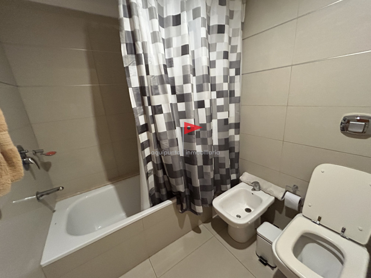 Apartamento ID.252 - Apartamento en venta 2 dorm en torre tressesenta Punta del Este 