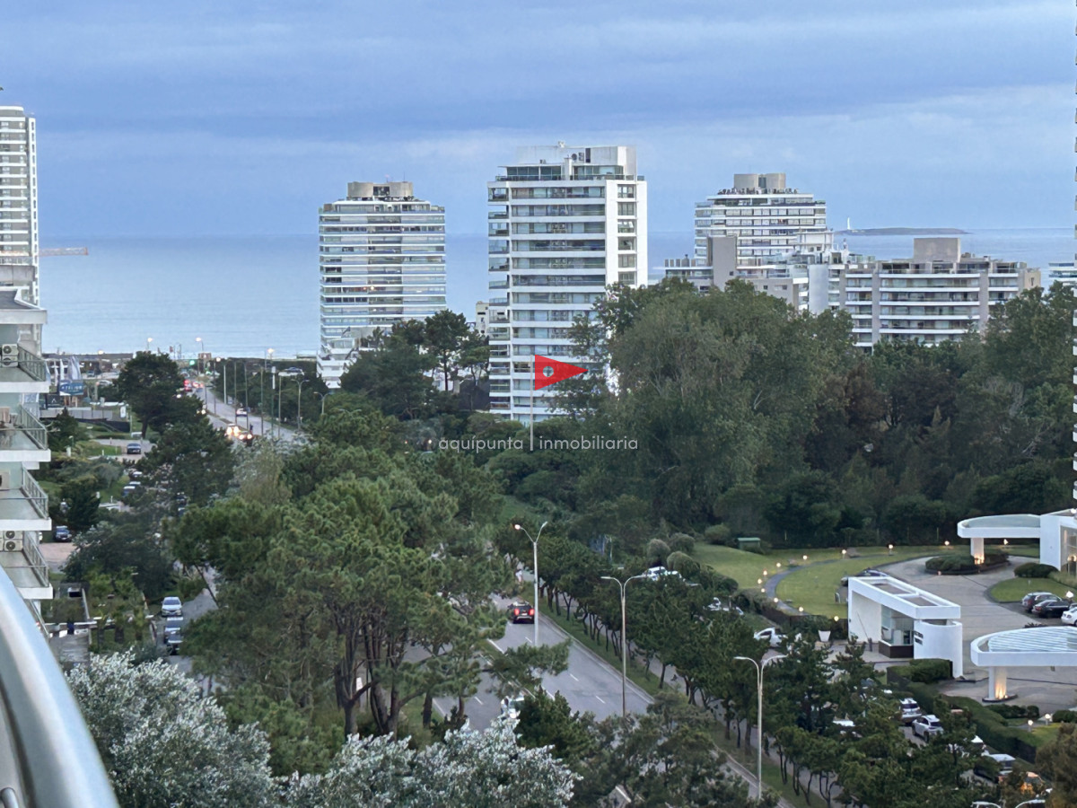 Apartamento ID.252 - Apartamento en venta 2 dorm en torre tressesenta Punta del Este 
