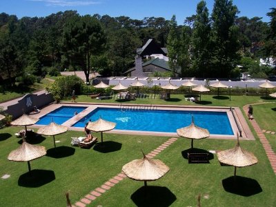 apartamento en venta punta del este avda roosevelt 2 dormitorios