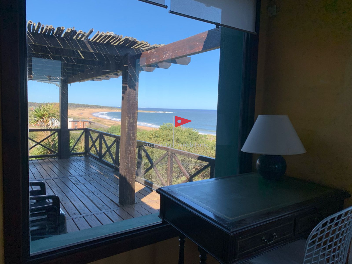 Casa ID.40 - Casa en alquiler en Punta Colorada 3 dormitorios vista al mar