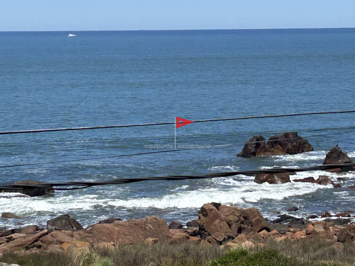 Casa ID.96 - Venta hermosa casa Punta Colorada frente al mar 3 dormitorios 2 baños
