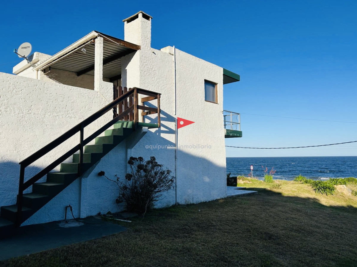 Casa ID.384 - Casa en alquiler temporada dos dormitorios 1 baño frente al mar Punta Colorada 
