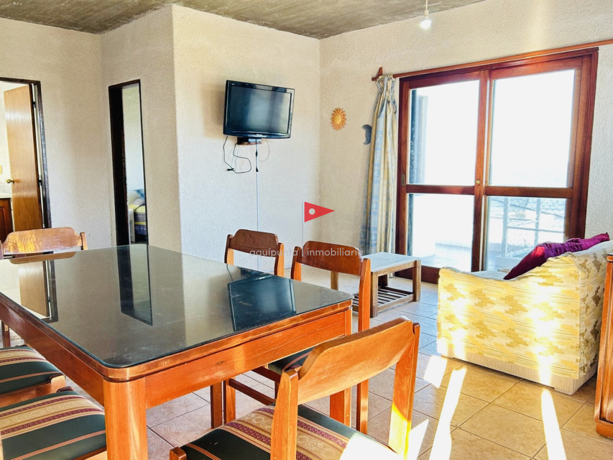 Casa ID.384 - Casa en alquiler temporada dos dormitorios 1 baño frente al mar Punta Colorada 