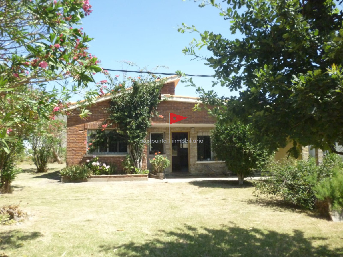 Casa ID.75 - Casa en alquiler temporal en Punta Colorada 3 dormitorios 2 baños muy cómoda y con sombra natural 